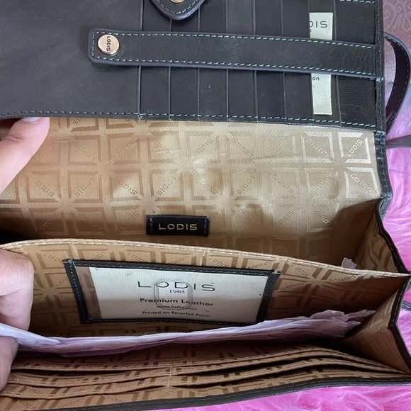 Lodis RFID Crossbody Leather Wallet NWOT - Picture 4 of 7